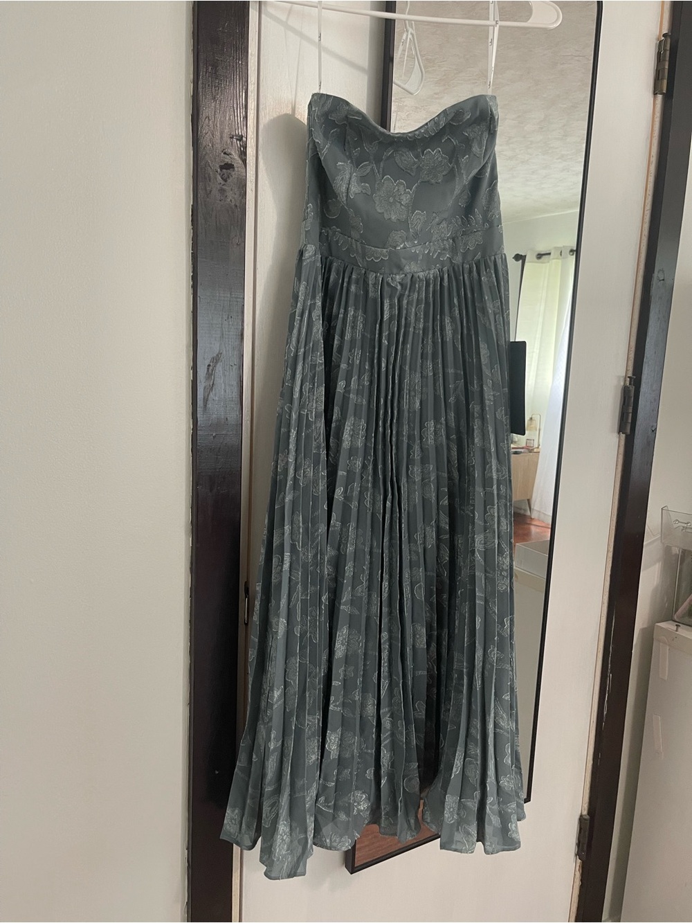 Lulu's Strapless Pleated Maxi Skirt in Sage